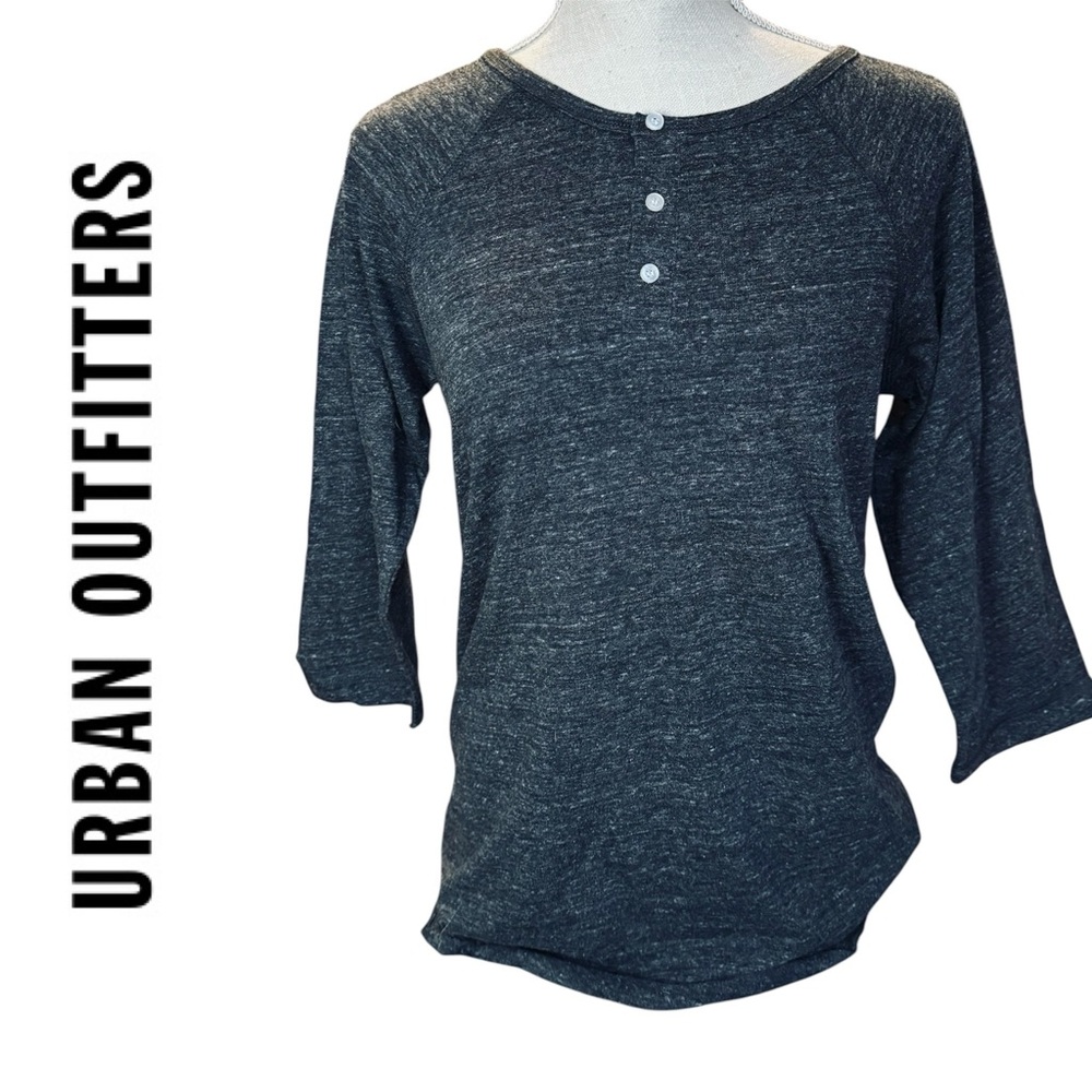 BDG Grey Quarter Sleeve Henley Tee with 3 Button Neckline Womens Size Small